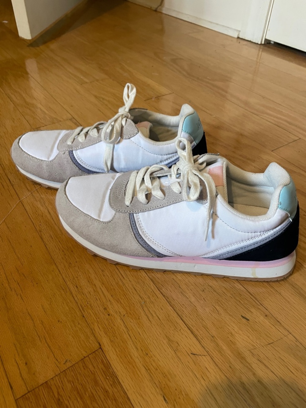 Women’sj crew  Casual White & Gray Lace-Up city Sneakers size 9